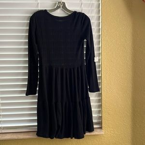 Short dress. 35 inch long. Long sleeve. Poliéster. S. Black.